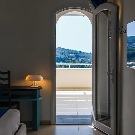 Willa My Exclusive Italy - Elegant In Infinity Pool & Design